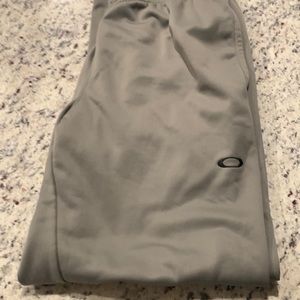 Men’s large Oakley sweatpants excellent condition